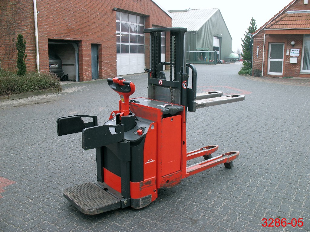 Hochhubwagen Linde L 12 LP